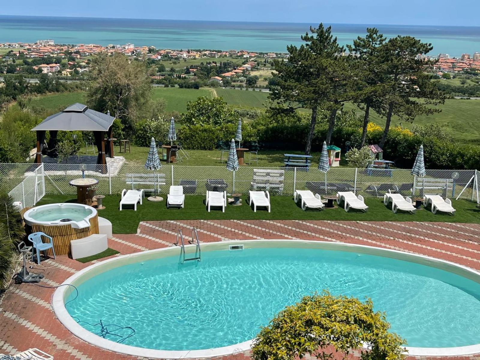 B&B Villa Alma San Costanzo Exterior photo